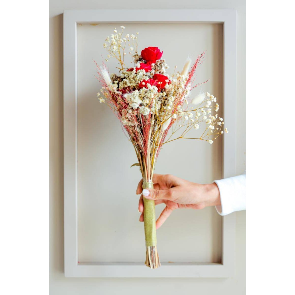 Romantic Essence Bunch - https://artecasa.in/