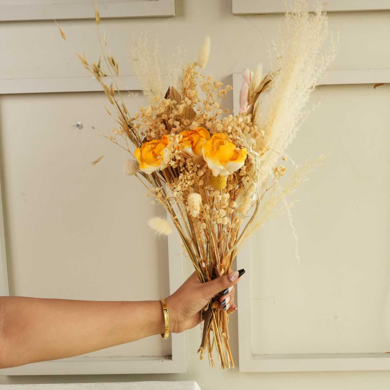 Matcha Muse Sculpted Vase with Dried Flowers | Modern Decorative Vase