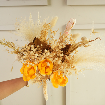 Matcha Muse Sculpted Vase with Dried Flowers | Modern Decorative Vase