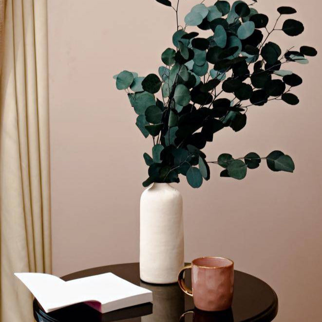 Lucid white vase - https://artecasa.in/