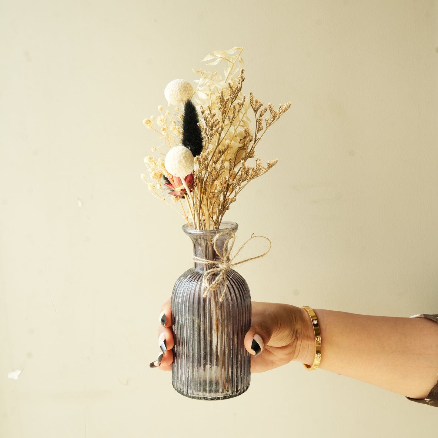 Ocean Crest Black Glass Vase with Dried Flowers | Modern Home Décor