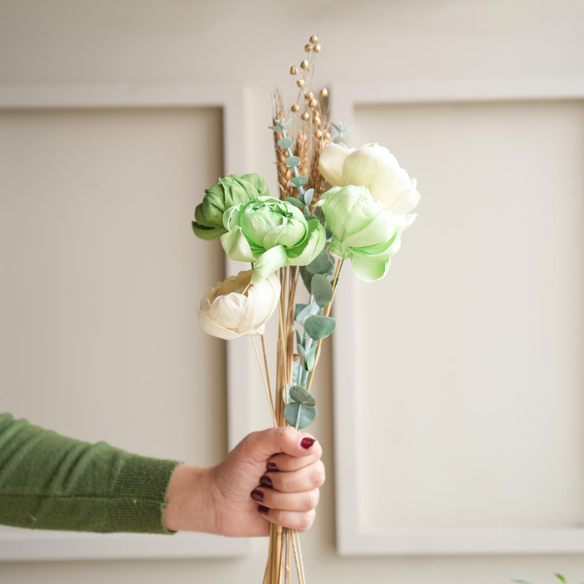 Minimal peony bunch