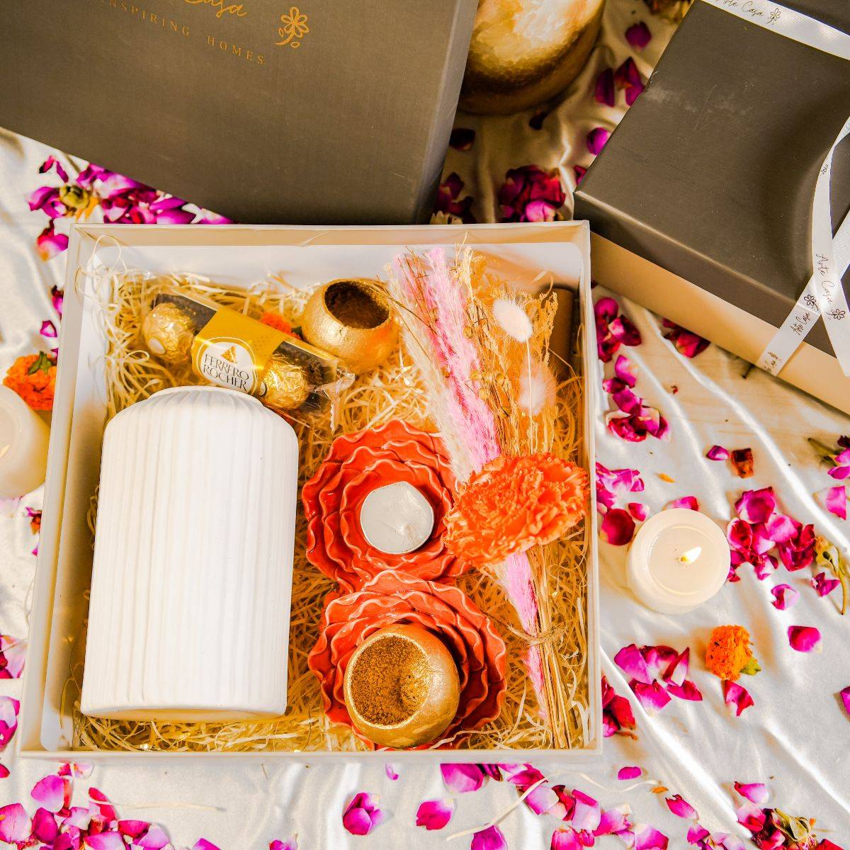 Snow White Gift box - https://artecasa.in/