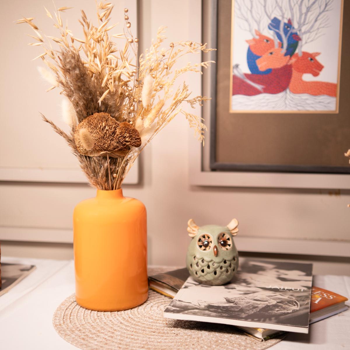 Tangerine Elegance vase with dried flower bunch