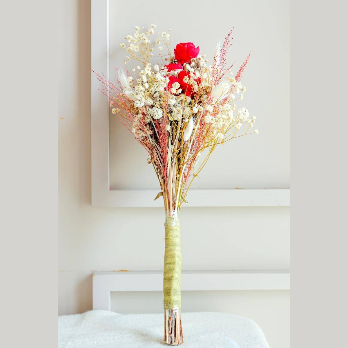 Romantic Essence Bunch - https://artecasa.in/
