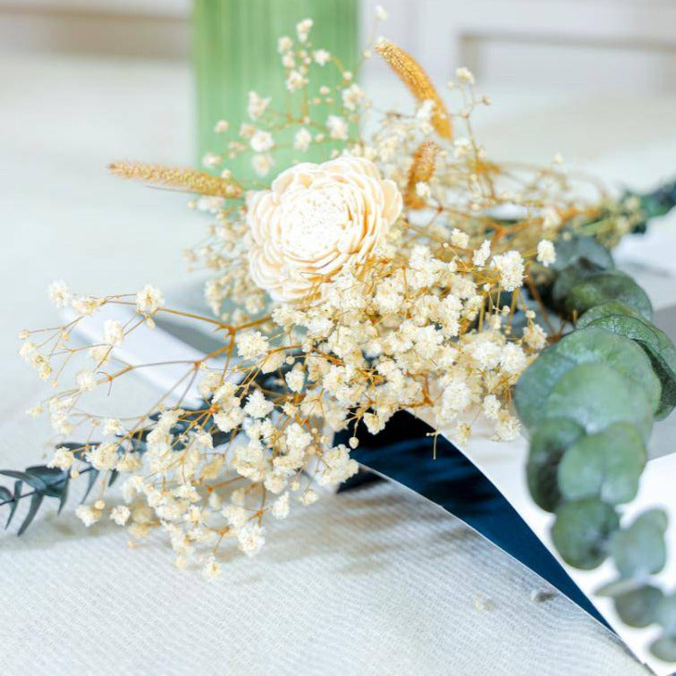 Green Horizon Bouquet Holder - https://artecasa.in/