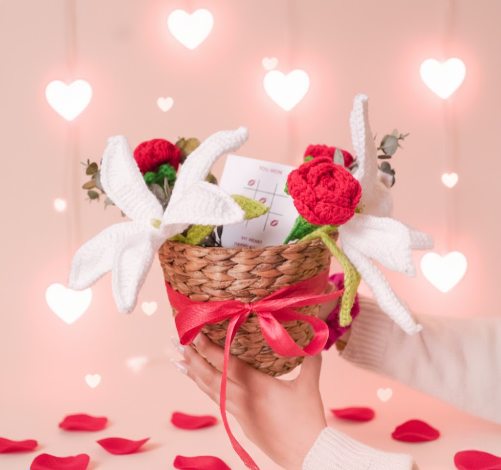 Rustic Romance Bamboo Basket – Handcrafted Floral Gift Hamper | ArteCasa