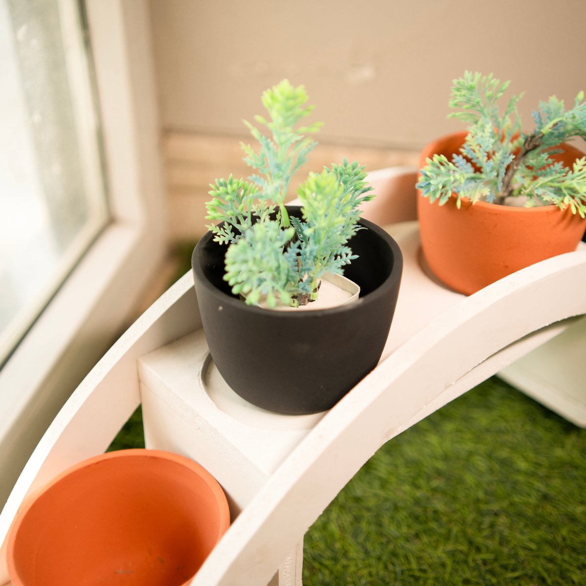 Wooden stand with 4 planter
